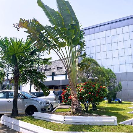 Hotel Vallee Des Princes Douala Exterior foto
